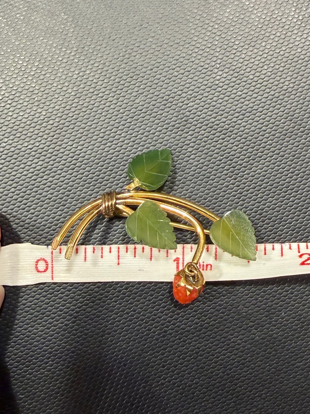Coral Strawberry & Jade Leaf WRE 1/20 12K Gold Filled Brooch Vintage/Antique - Picture 6 of 14